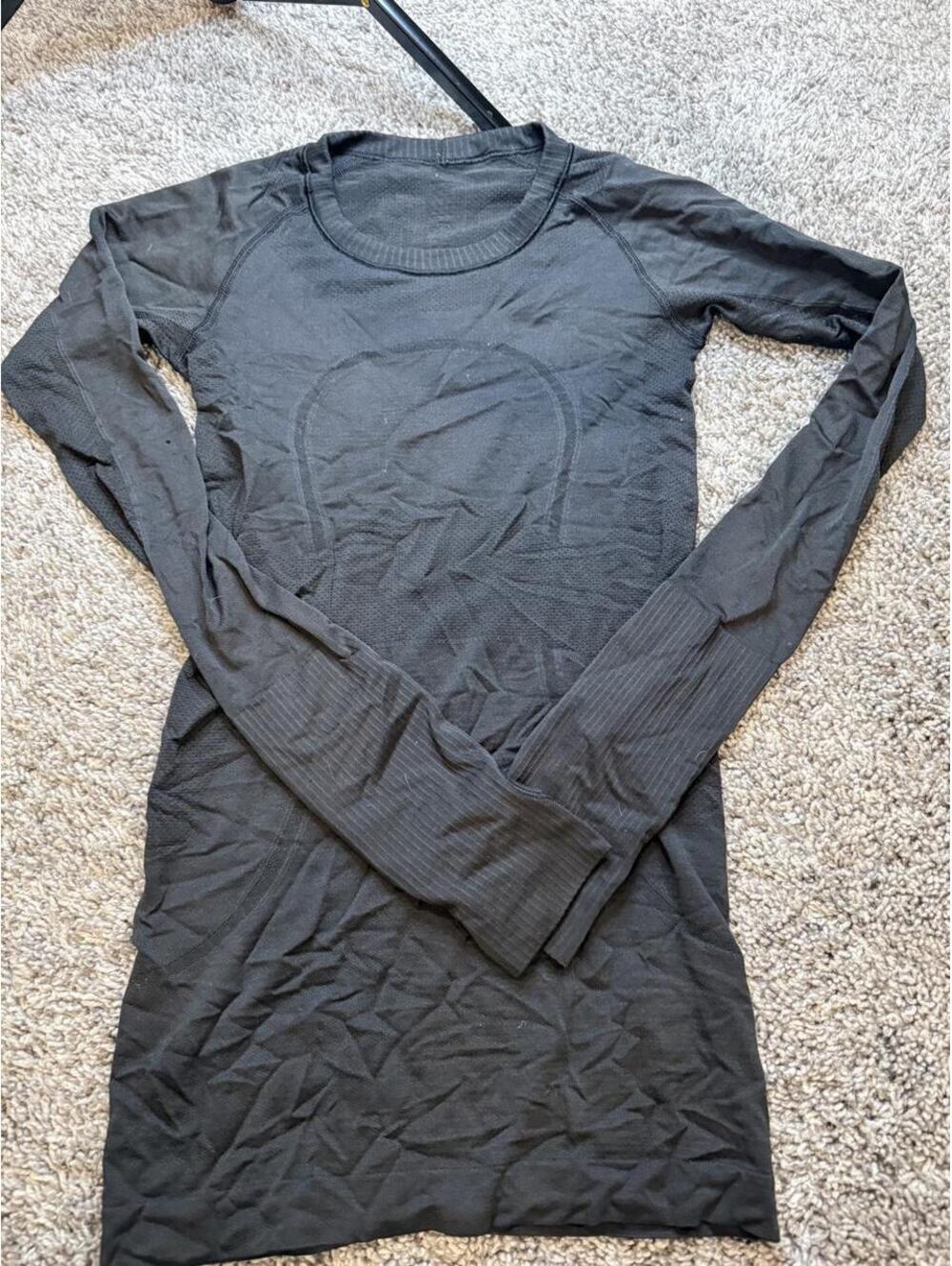 Lululemon Black Long Sleeve Athletic Shirt Size 2